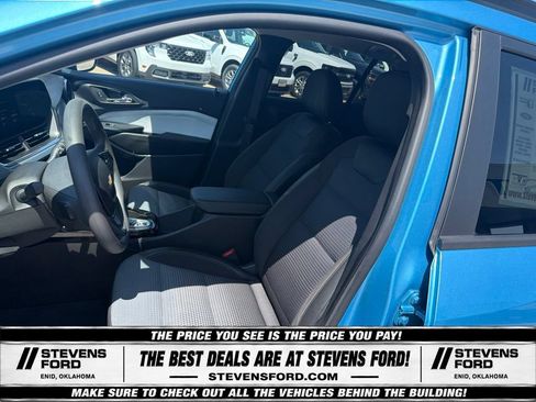Used 2025 Chevrolet Trax LT FWD image 15