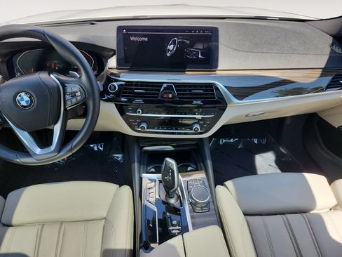 Used 2021 BMW 530i w/ Premium Package RWD image 12