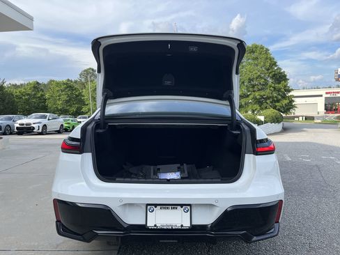 Certified 2025 BMW 740i w/ Premium Package RWD image 34