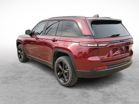 Used 2023 Jeep Grand Cherokee Limited w/ Black Appearance Package AWD/4WD image 7