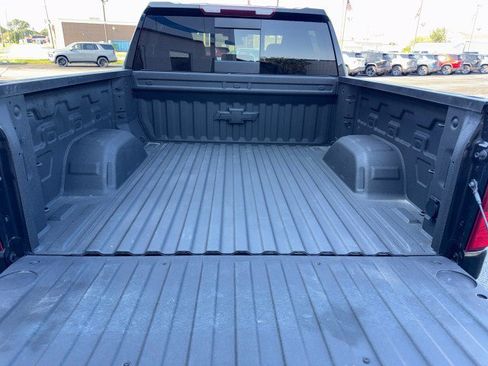 Used 2025 Chevrolet Silverado 1500 LT AWD/4WD image 5