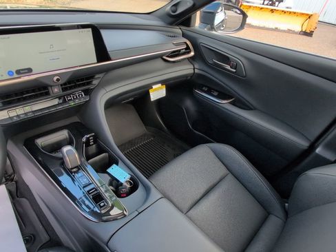 Used 2025 Toyota Crown Signia w/ Advanced Technology Package image 23