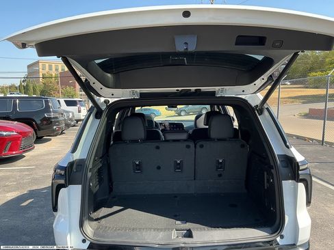 Used 2024 Chevrolet Traverse RS FWD image 14