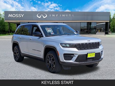 Used 2024 Jeep Grand Cherokee Altitude image 2