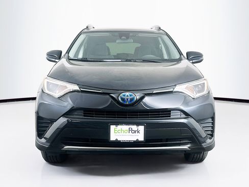Used 2018 Toyota RAV4 LE image 2