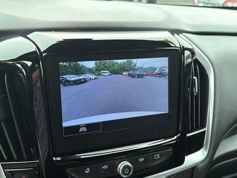 Used 2022 Chevrolet Traverse LT AWD/4WD image 16