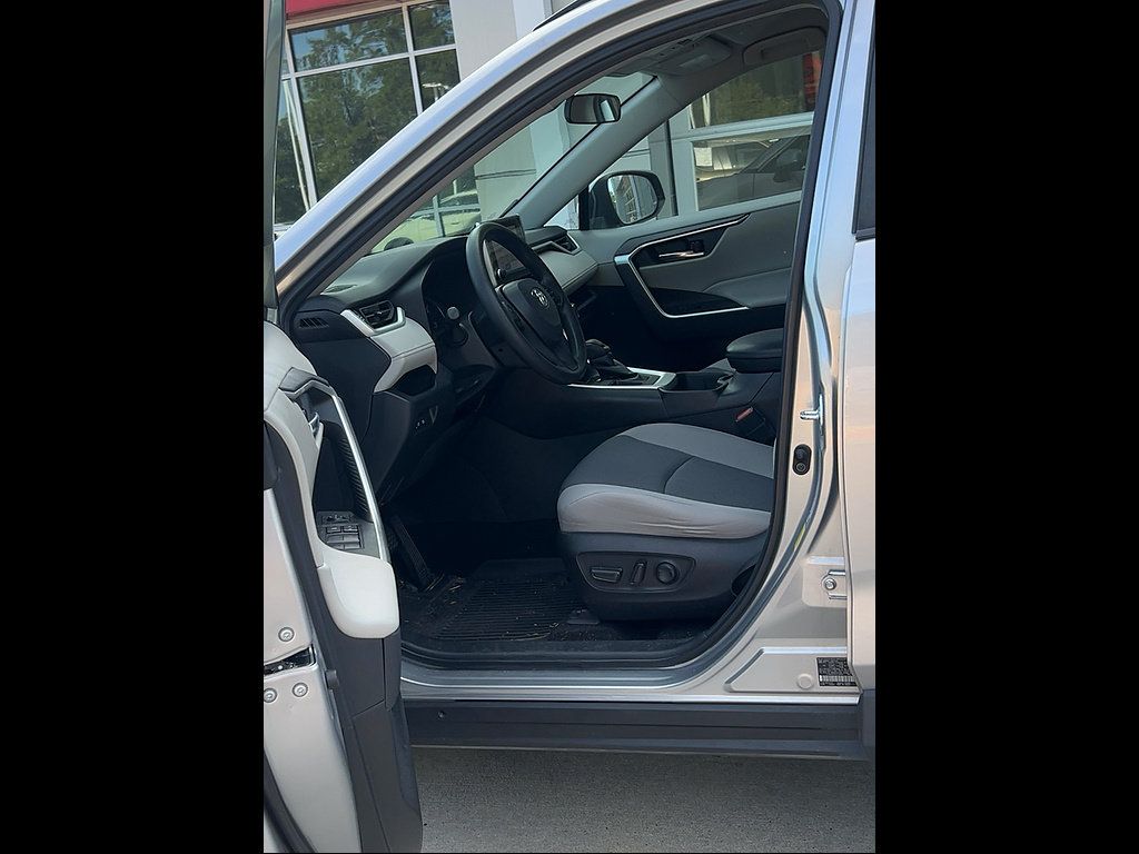 Used 2023 Toyota RAV4 XLE FWD image 12
