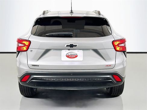 Used 2025 Chevrolet Trax RS w/ Driver Confidence Package image 5