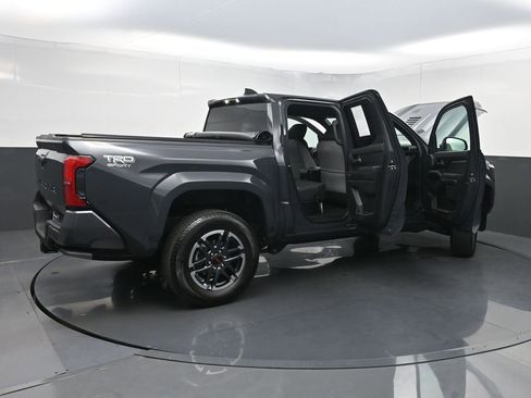 Used 2024 Toyota Tacoma TRD Sport AWD/4WD image 38