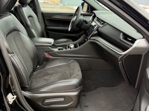 Used 2023 Jeep Grand Cherokee L Altitude image 23