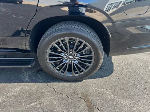 Used 2025 Cadillac Escalade Sport Platinum w/ LPO, Floor Liner Package AWD/4WD image 31