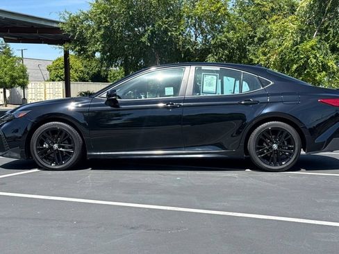 Used 2025 Toyota Camry SE FWD image 14