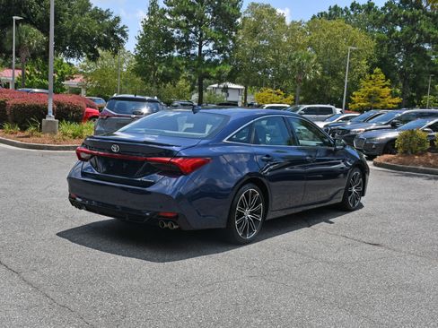Used 2019 Toyota Avalon Touring w/ Advanced Safety Package FWD image 4