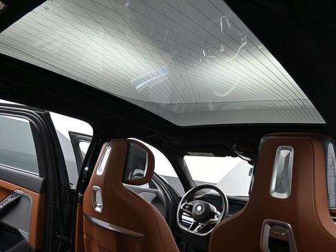 Used 2023 BMW 760i xDrive w/ Executive Package image 21