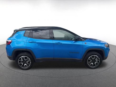 Used 2025 Jeep Compass Trailhawk AWD/4WD image 16