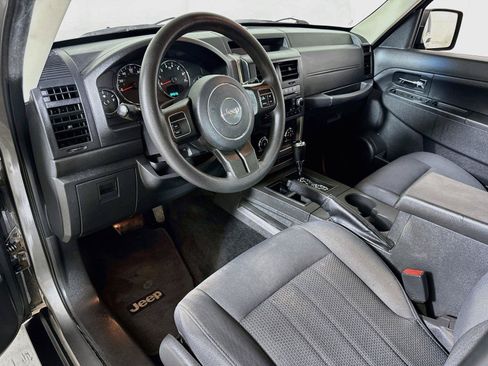 Used 2012 Jeep Liberty Sport RWD image 7