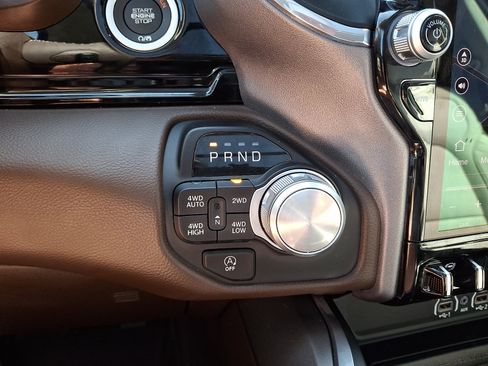 Used 2025 RAM 1500 Laramie AWD/4WD image 15