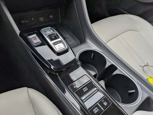 Used 2022 Hyundai Sonata Limited image 22