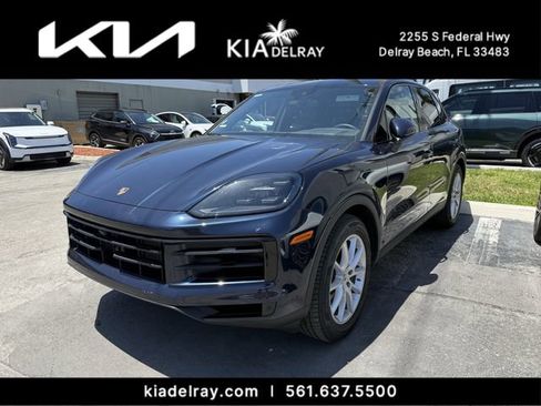 Used 2025 Porsche Cayenne AWD/4WD image 4