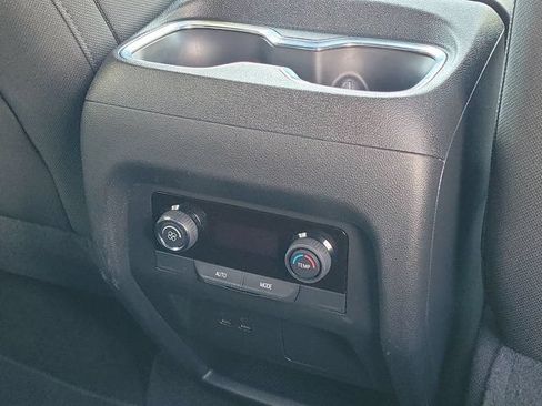 Used 2025 Chevrolet Traverse LT FWD image 5