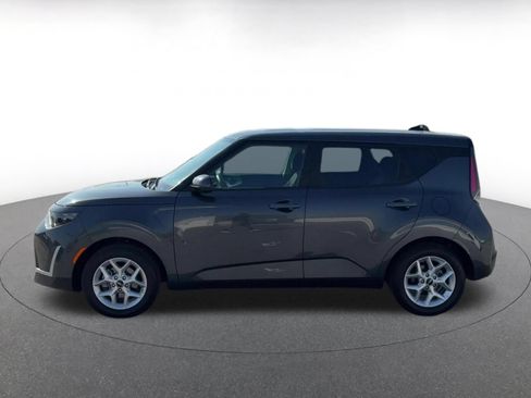 Used 2025 Kia Soul LX w/ LX Technology Package FWD image 9
