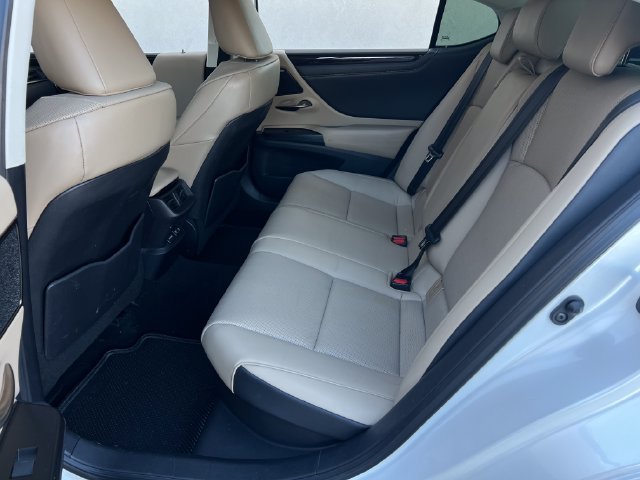 Used 2020 Lexus ES 300h w/ Premium Package FWD image 27