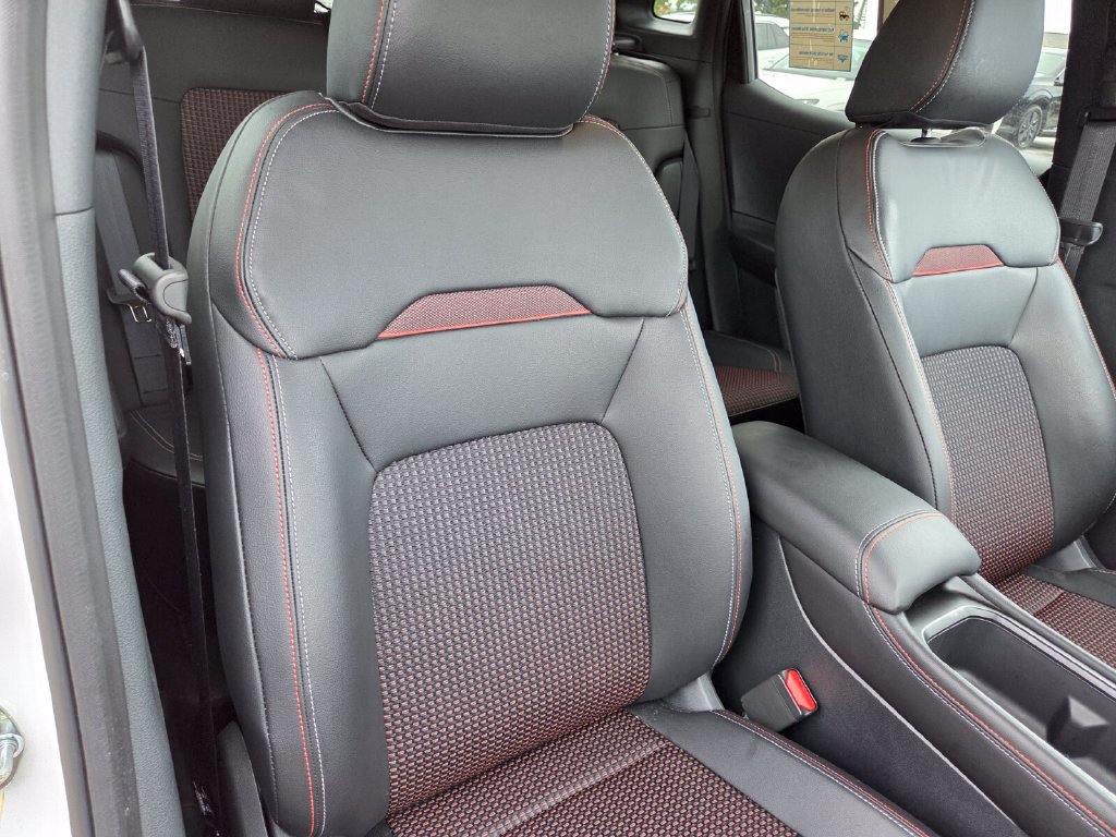 Used 2026 Nissan Kicks SR FWD image 29