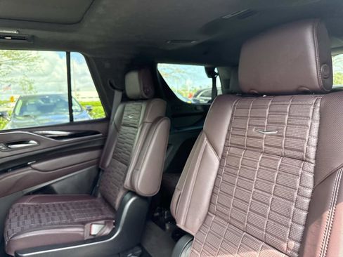 Certified 2024 Cadillac Escalade Sport Platinum w/ Heavy-Duty Trailer Package AWD/4WD image 15