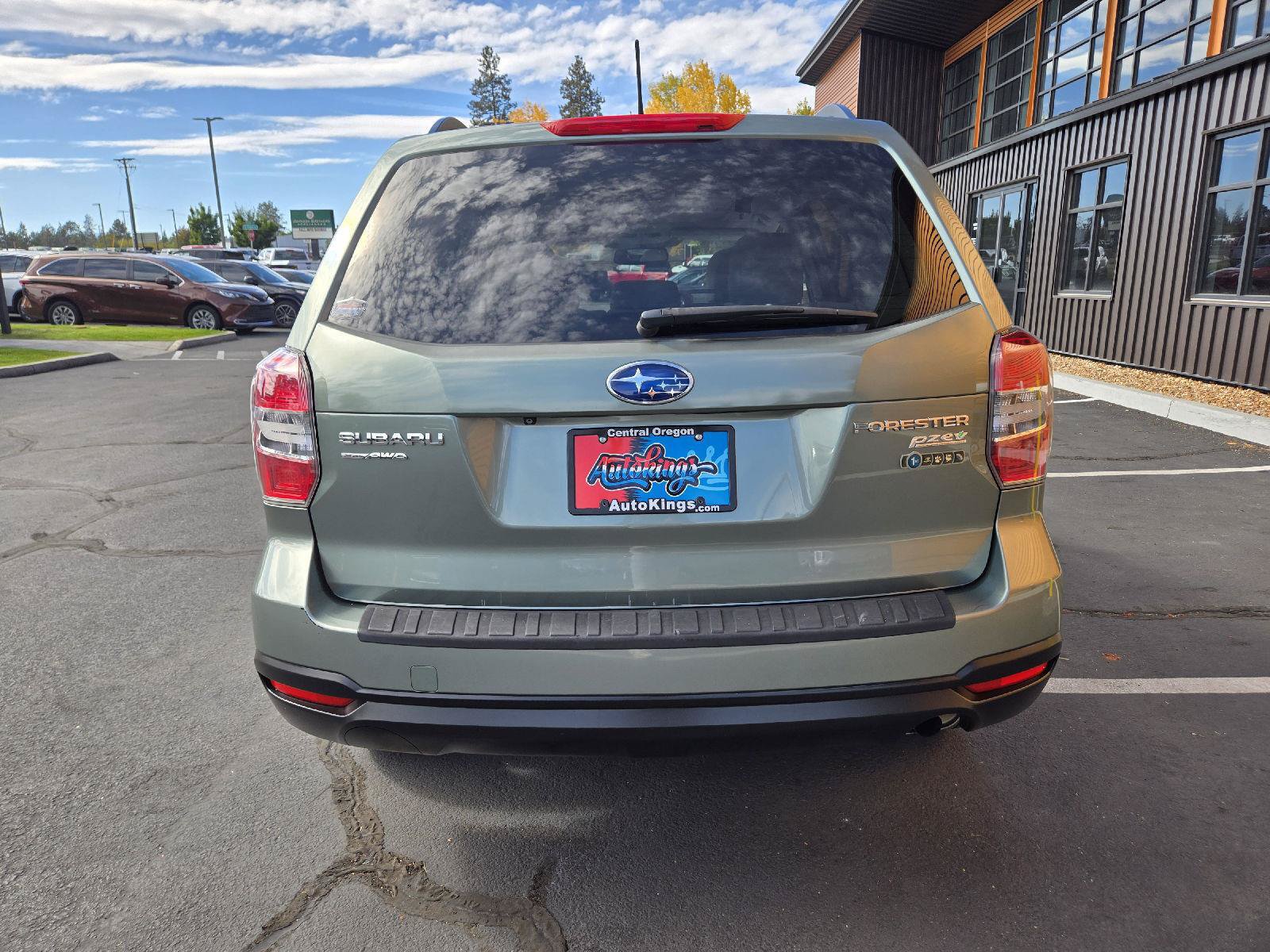 Used 2015 Subaru Forester 2.5i Premium w/ Popular Package #2 AWD/4WD image 4