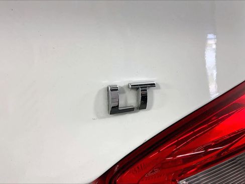 Used 2018 Chevrolet Cruze LT w/ Sun And Sound Package FWD image 9