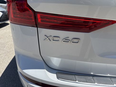 Used 2022 Volvo XC60 B5 Momentum w/ Advanced Package AWD/4WD image 10