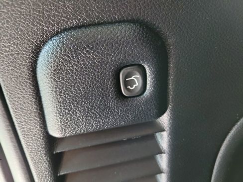 Used 2022 Jeep Grand Cherokee Limited image 15