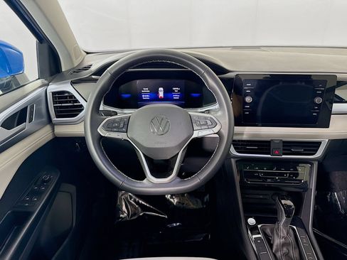 Used 2025 Volkswagen Taos SE w/ Panoramic Sunroof Package AWD/4WD image 21