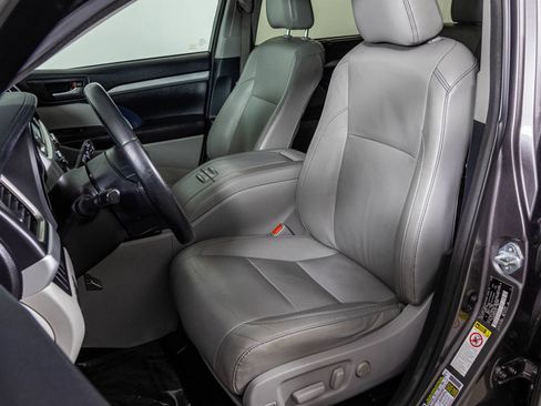 Used 2016 Toyota Highlander XLE AWD/4WD image 22