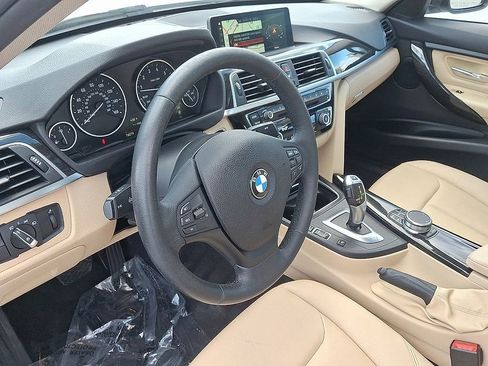 Used 2018 BMW 320i xDrive Sedan w/ Convenience Package image 4
