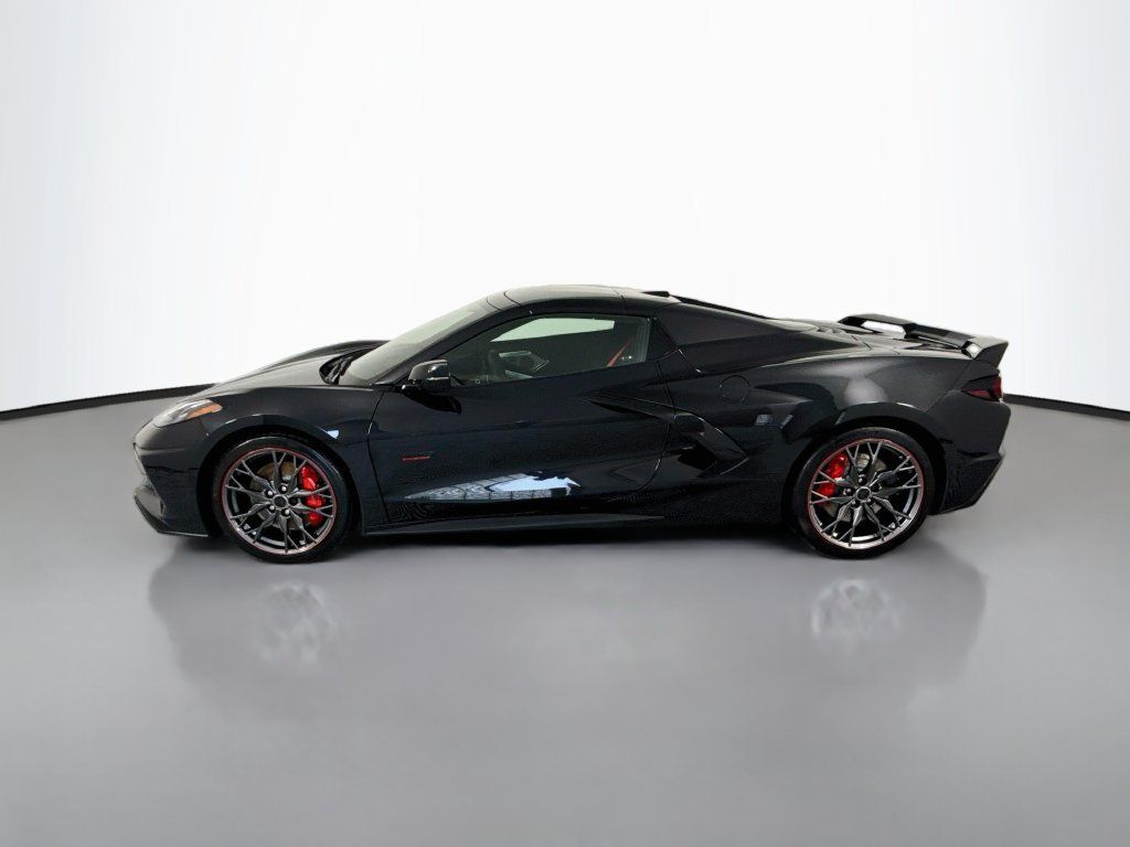 Used 2023 Chevrolet Corvette Stingray Premium Conv w/ Z51 Performance Package RWD image 2