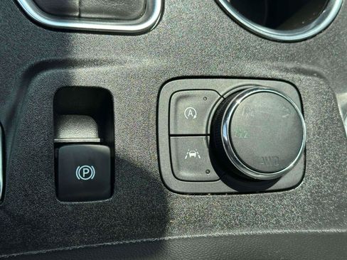Used 2023 Chevrolet Traverse LS AWD/4WD image 26