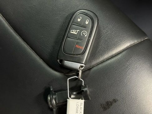 Used 2020 Jeep Cherokee Trailhawk w/ Comfort/Convenience Group AWD/4WD image 30