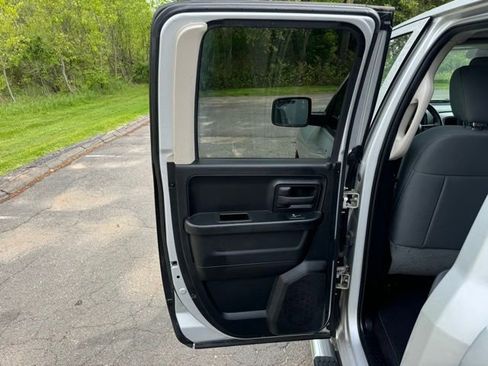 Used 2018 RAM 1500 Express w/ Express Value Package AWD/4WD image 13