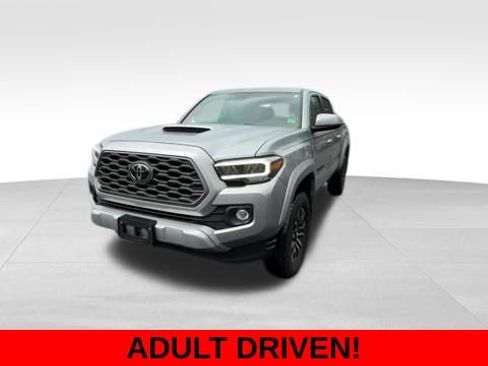 Used 2023 Toyota Tacoma TRD Sport image 2