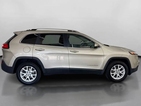 Used 2015 Jeep Cherokee Latitude w/ Cold Weather Group AWD/4WD image 11