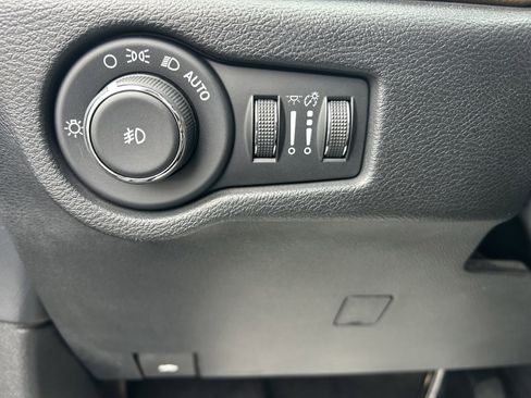 Used 2017 Chrysler Pacifica Limited w/ UConnect Theater Package image 29