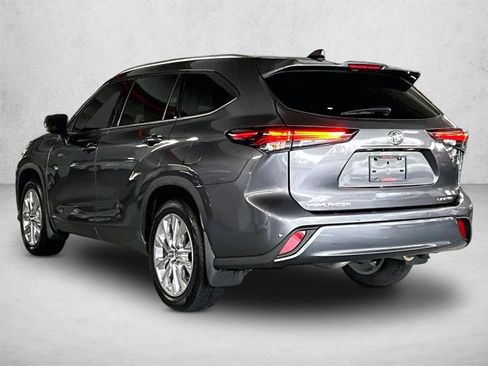 Used 2025 Toyota Highlander Limited AWD/4WD image 13