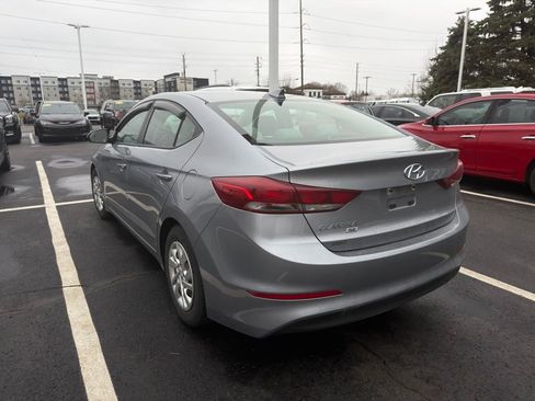 Used 2017 Hyundai Elantra SE image 2