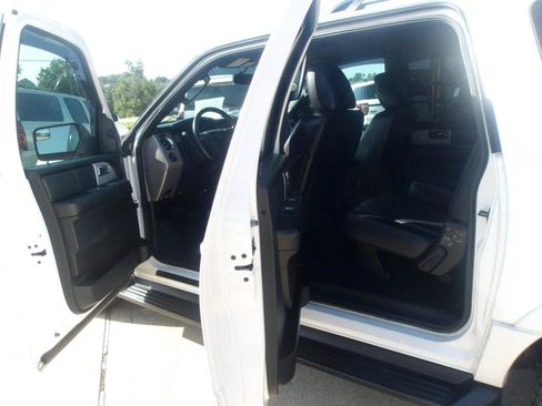 Used 2017 Ford Expedition EL XLT w/ Equipment Group 202A RWD image 15