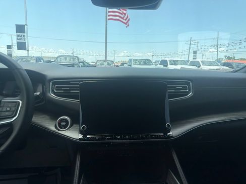 Used 2024 Jeep Wagoneer Series II w/ Flexible Seating Group RWD image 10