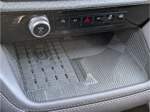 Certified 2025 Ford Explorer Platinum image 24