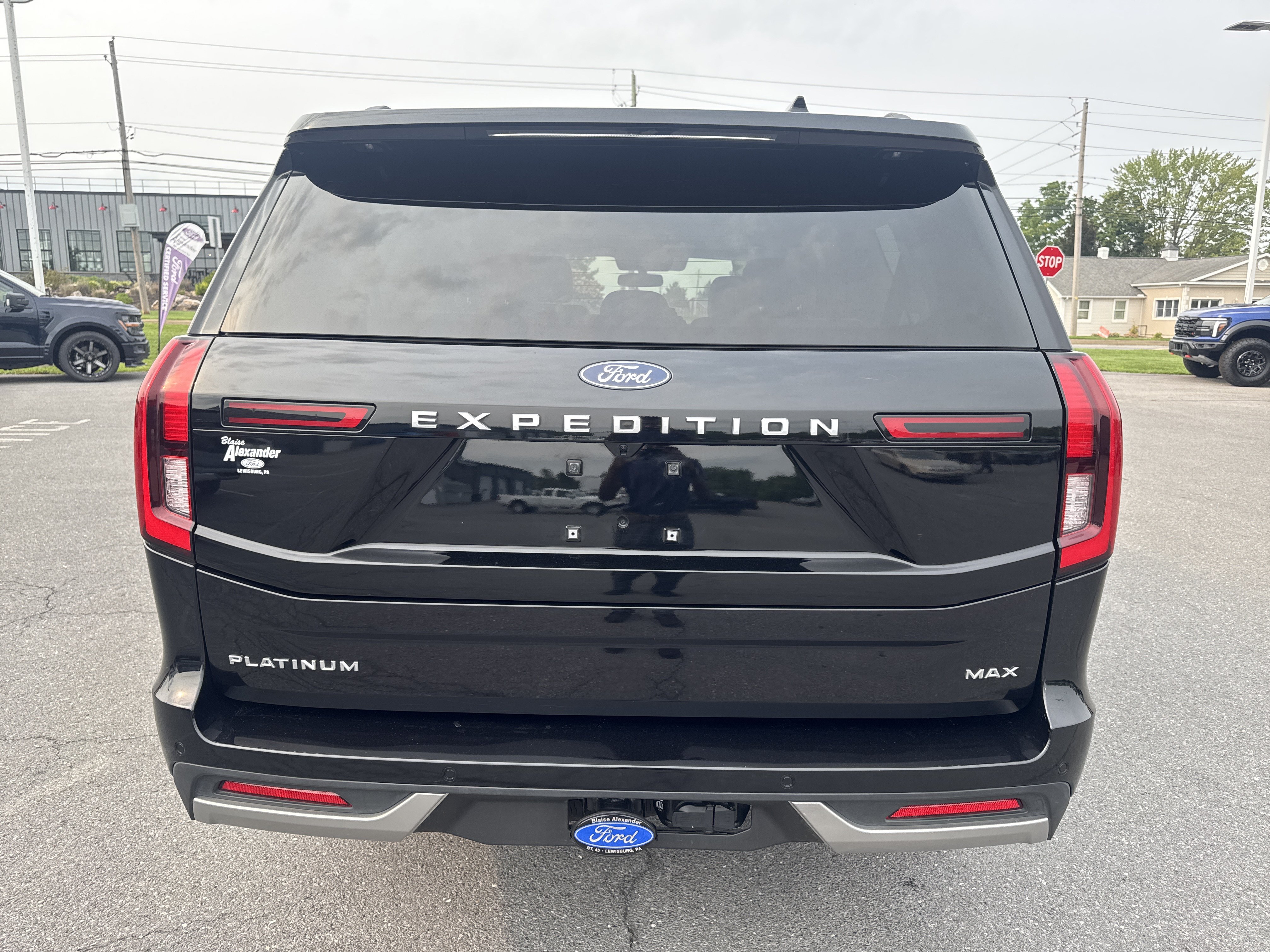 Certified 2025 Ford Expedition Max Platinum w/ Driver's Package AWD/4WD image 4