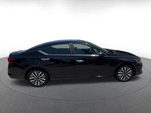 Used 2025 Nissan Altima 2.5 SV FWD image 16