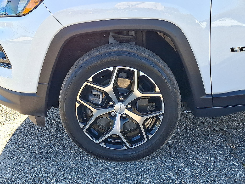 Used 2024 Jeep Compass Limited w/ Sun and Sound Group AWD/4WD image 33